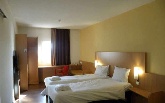 Ibis Sofia Airport - Image 5