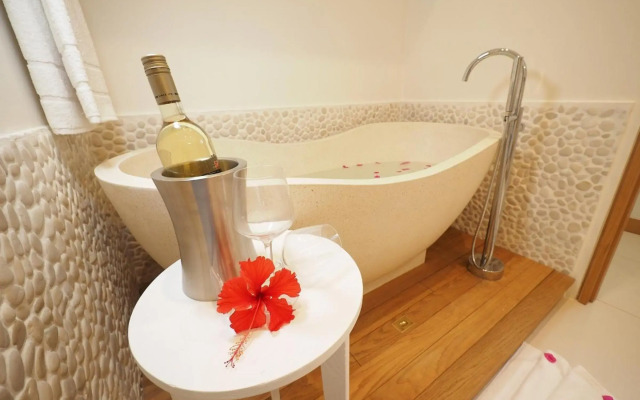 Myra Seafront Suites with Lov