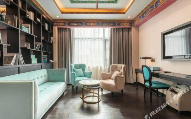 Xana Hotelle (Jokhang Temple at Potala Palace in Lhasa)