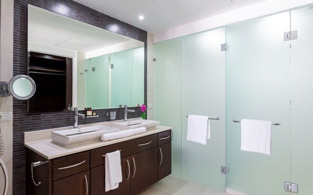 Casa Miramar 2 Bedroom Condo by Redawning