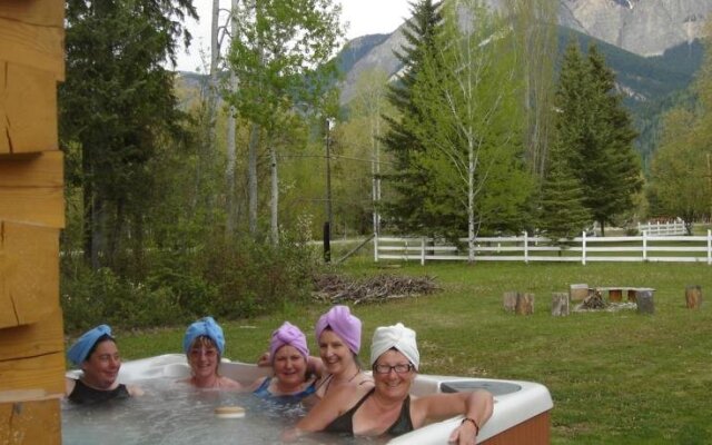 Kicking Horse Kabins