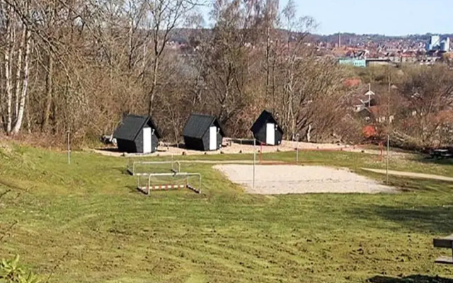 Snug Holiday Home With Garden