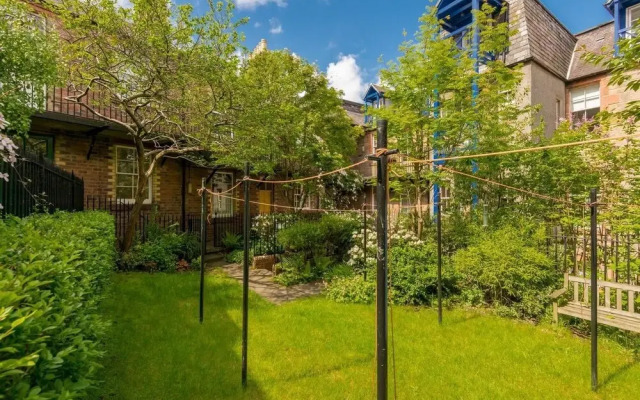 Cute 2 Bedroom Apt With View Of The Castle