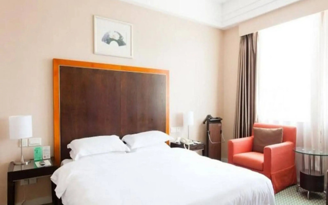 Golden Coast  Lawton Hotel