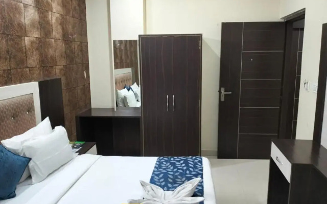 Green Leaf Hotel