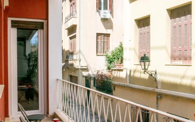 The Burton Luxury 1BR in Plaka, Athens