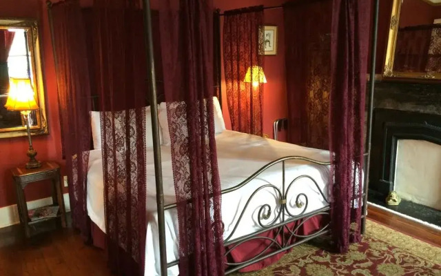 Creole Gardens Guesthouse and Inn
