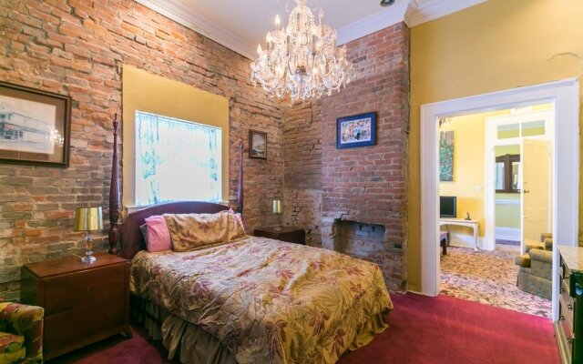 Mag's 940 Guest House