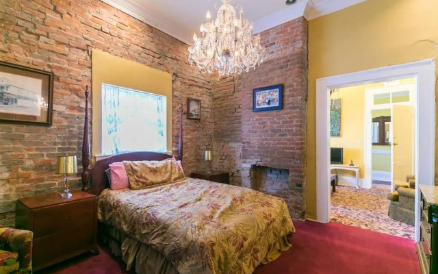 Mag's 940 Guest House