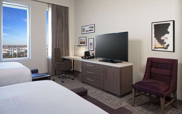 H Hotel Los Angeles, Curio Collection by Hilton