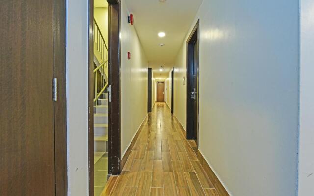 Capital O 90574 Hotel Glo