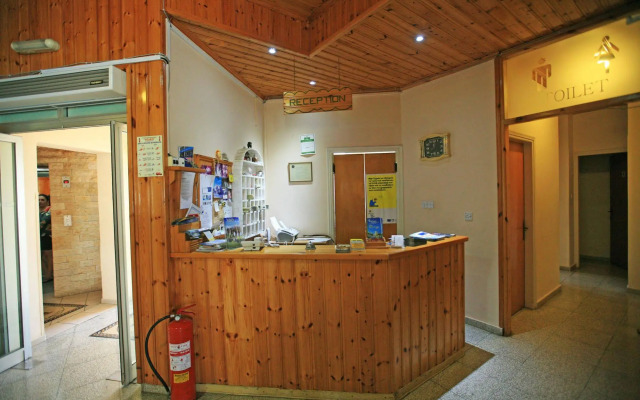 Petsas Apartments & Tavern