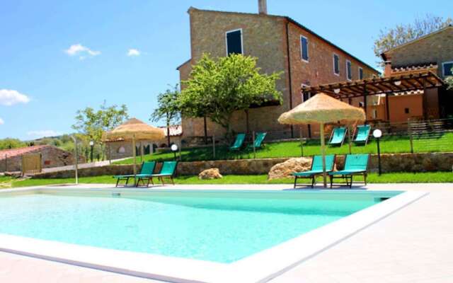 Belvilla by OYO Tuscan Farmhouse With Private Pool