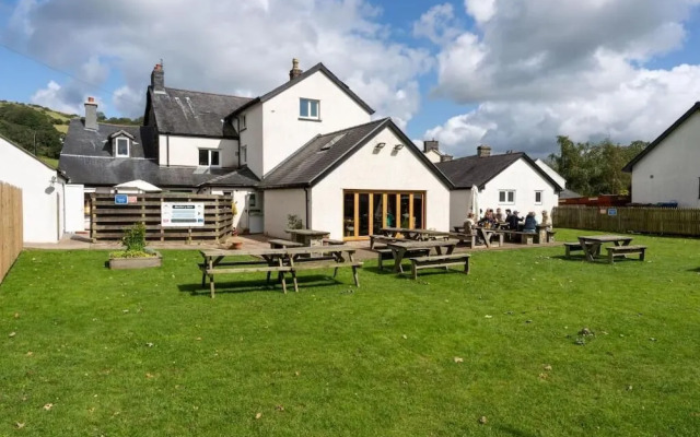 Glan Yr Afon Riverside