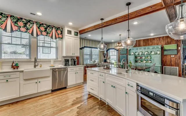 -Under The Sea (8 Bdrm / 7 Bath, Sleeps 22)