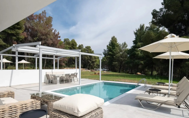 Nikiti Botanic Pool Suites