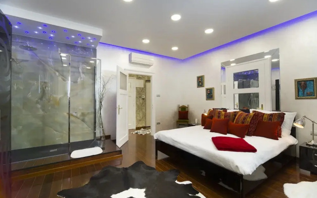 Central Station Art Apartment