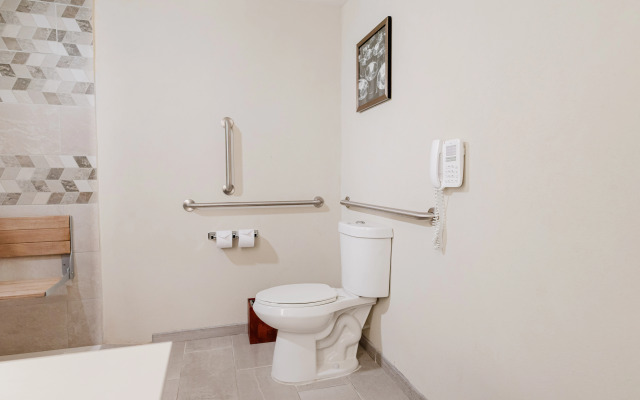 Comfort Inn & Suites Tobago