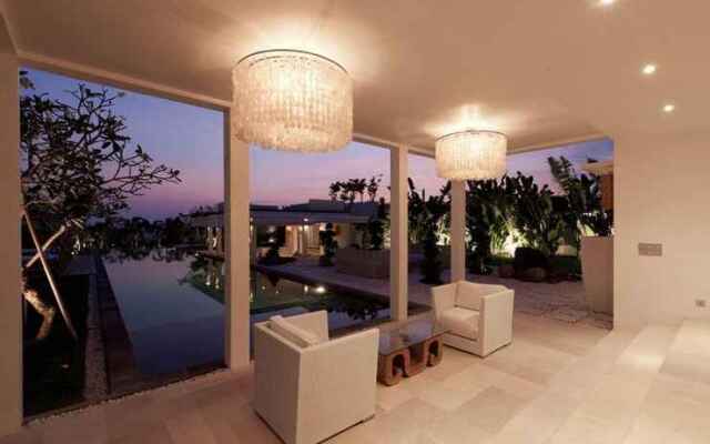 Villa Ombak Putih