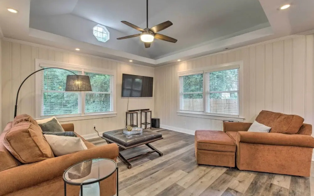 Stylish Wilmington Home, 2 Mi to Riverwalk!