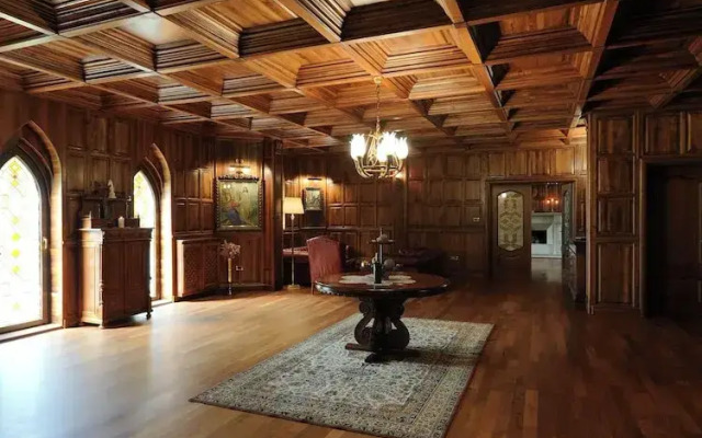 The Castle - Your unique way of retreat