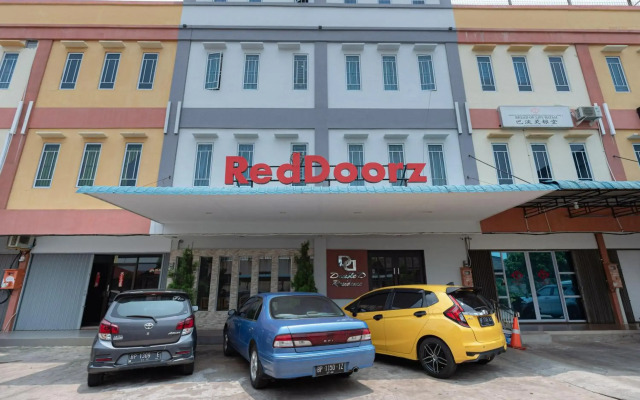 RedDoorz @ Nagoya Indah
