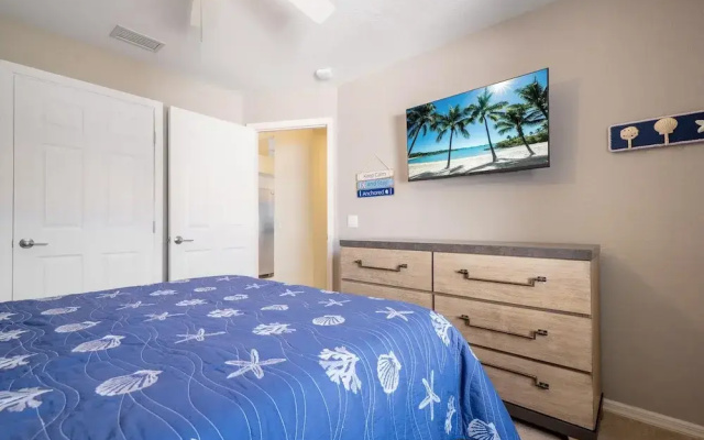 Luxury Long Waterview w Pool-kayaks-clubs-bikes