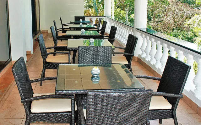 Albizia Lodge Reef Estate