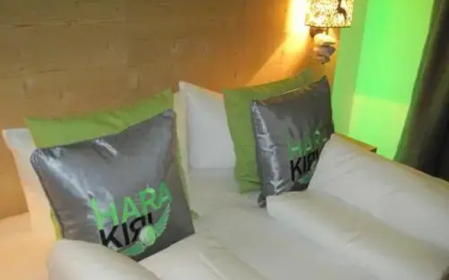 Harakiri Party House