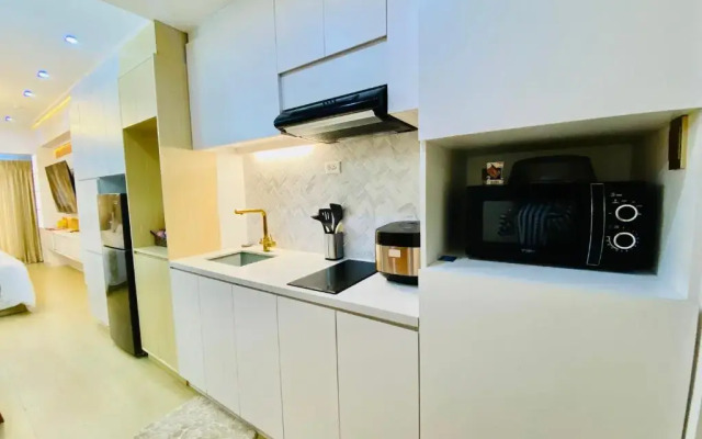 Rm503 Wind Tower 2 Condo Airbnb