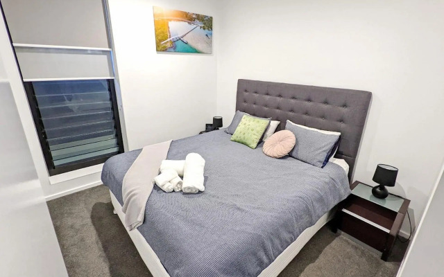 Nineteen On Gregory G02