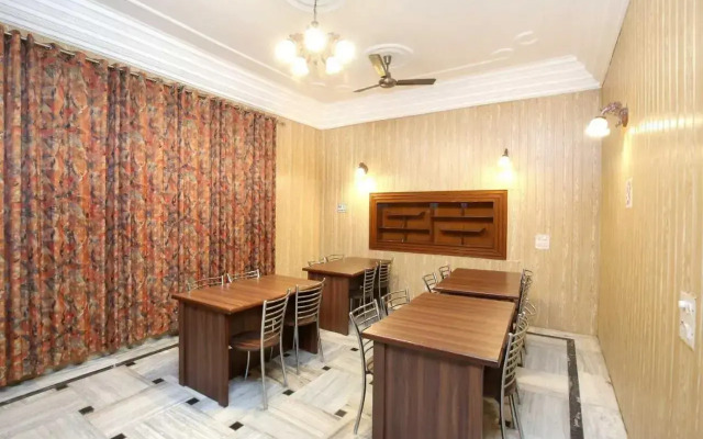 Oyo Flagship 808230 Komfort Villa