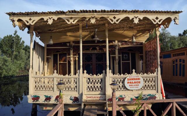 Houseboat Zaindari Palace