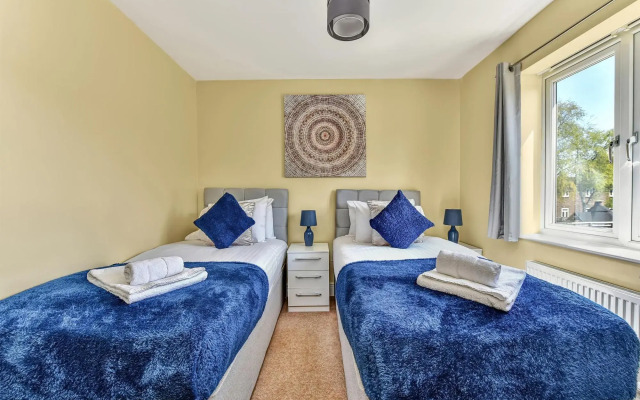London Heathrow Living Holywell Serviced House C