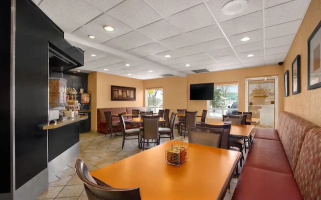 Super 8 Calgary Shawnessy Area