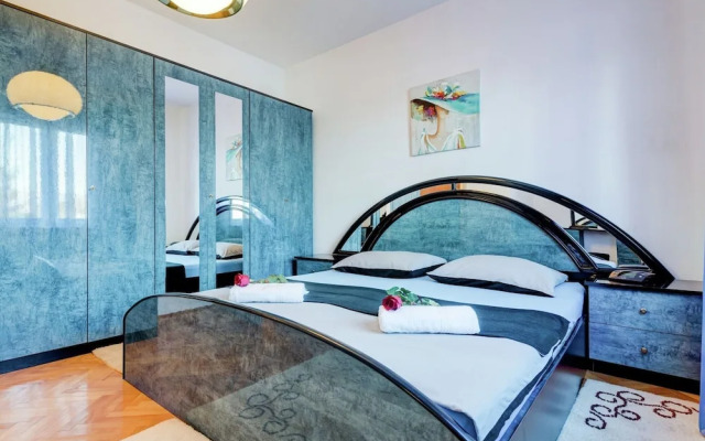 Apartment in Dalmatia near Sea