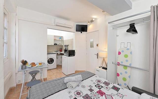 Studio 500 metres from the BEACH