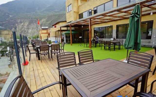 Wenchuan Guanshan Courtyard