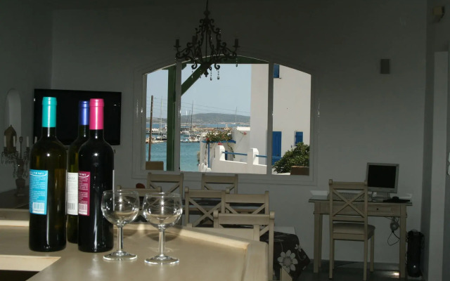 Adonis Hotel Studios & Apartments