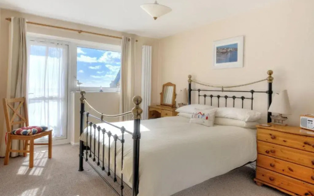 6 Bay View Court