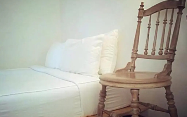 The old car guest house
