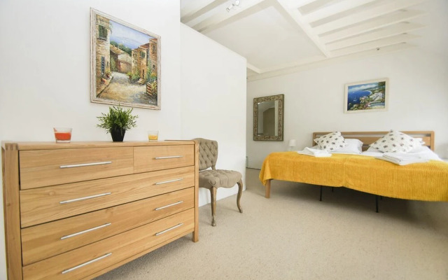 Kemp Town Mews Parking by Brighton Holiday Lets