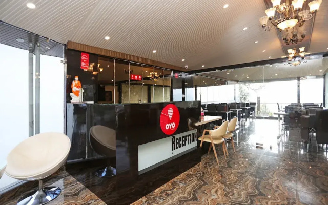 OYO 10076 Hotel Skylark