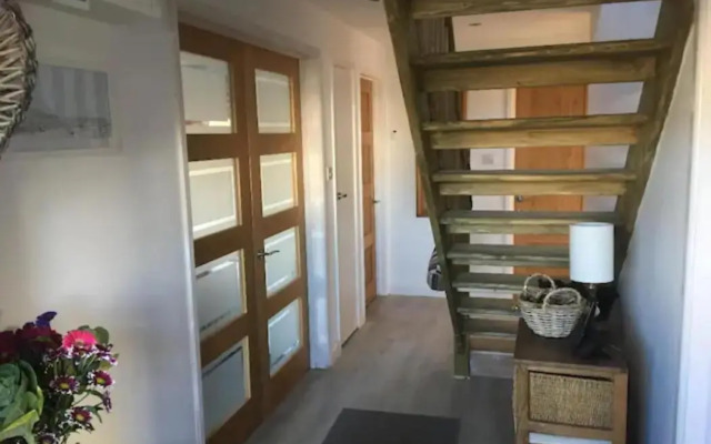 Entire house near beaches, footpaths and shops