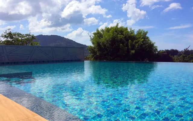 1BR Condo with Pool Gym C238