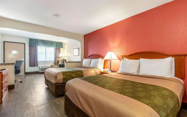 Econo Lodge Inn & Suites
