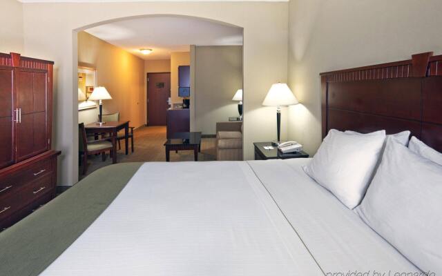 Holiday Inn Express & Suites Shawnee, an IHG Hotel