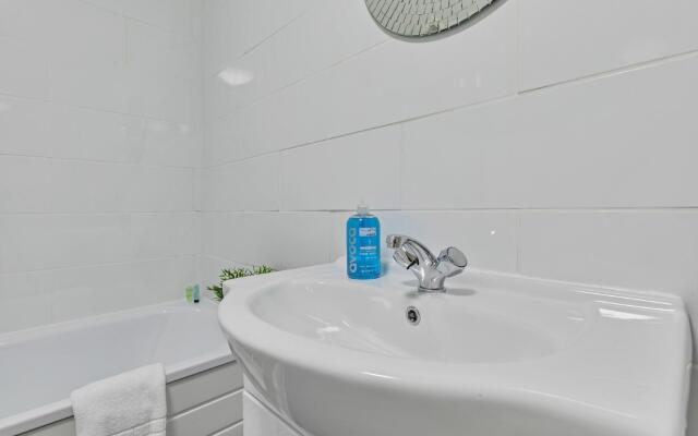 Seabright Townhouse | By My Getaways | Parking for one car