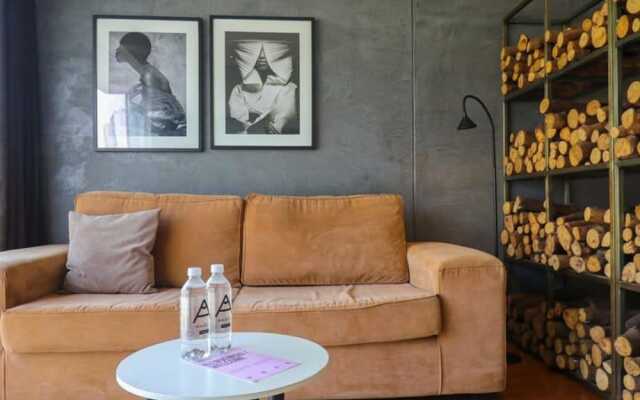 w Industrial Loft With Balcony in Barranco