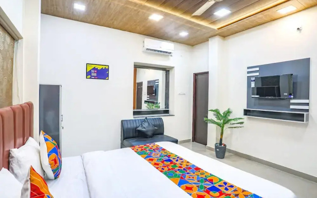 Fabhotel Universal Stay Inn